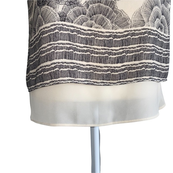 Rose + Olive Black and Cream Floral Sleeveless Layered Hem Blouse M - Picture 3 of 13